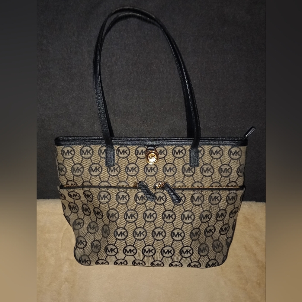 MICHAEL KORS JET SET SIGNATURE MK LOGO TOTE  BROWN/BLACK